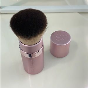 Too Faced Retractable Kabuki Brush